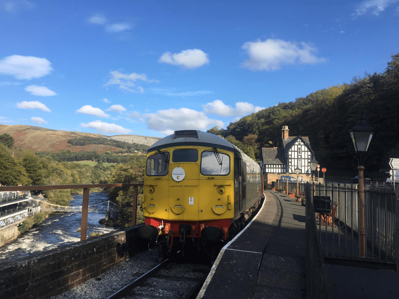 Diesel locomotive 5310 passing through Berwyn Station